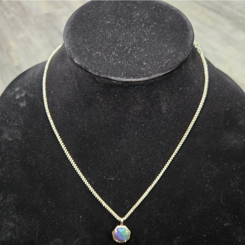 🐢 Kendra Scott Mabel necklace in gold with an Iridescent abalone shell pendant - Picture 8 of 9